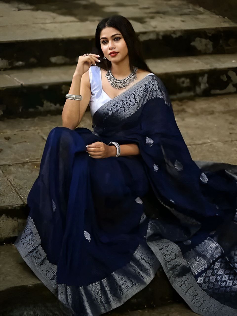 This Elegant Saree is a beautiful blend of tradition and special occasions.